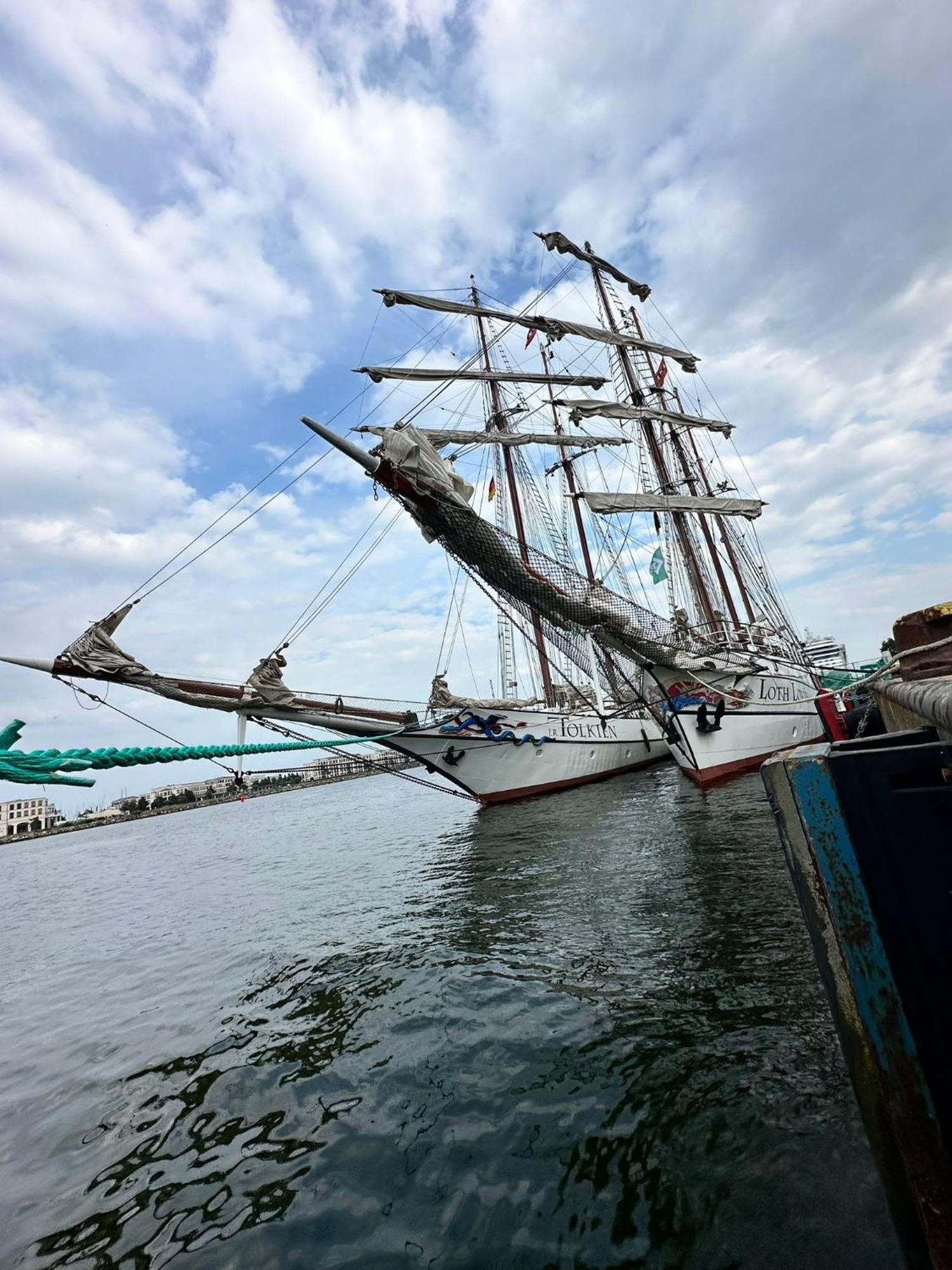 Ferienwohnung Am Strom Rostock Bagian luar foto